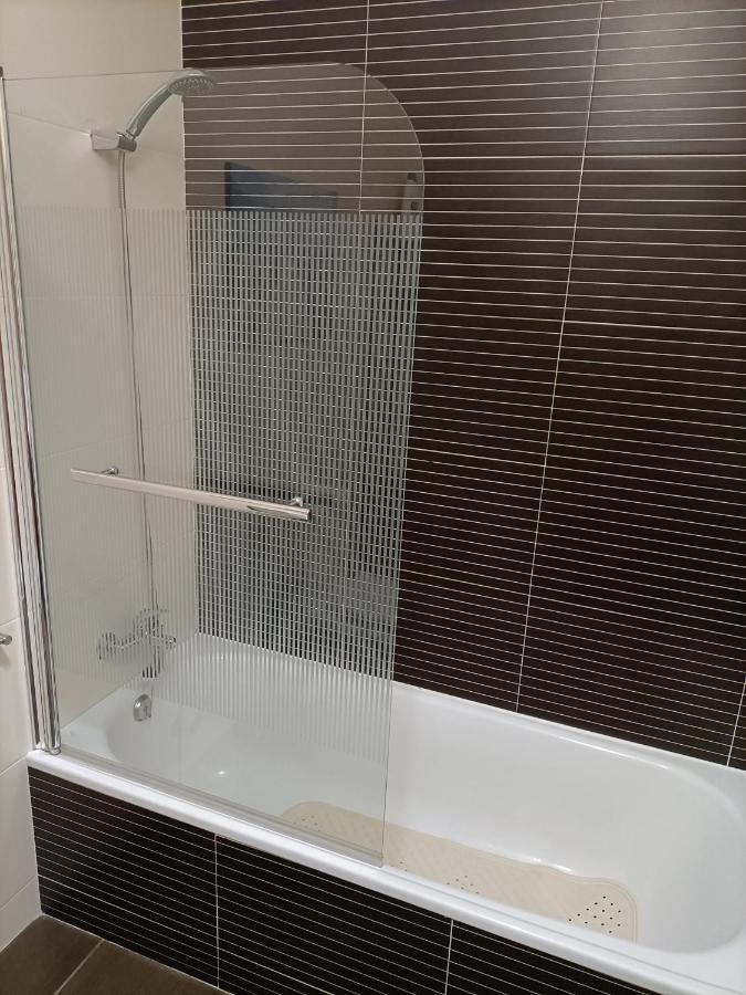 Modern 1Br For 4 - Great For Long Stays, 10 Min To Attractions Vila Nova de Gaia Exteriör bild